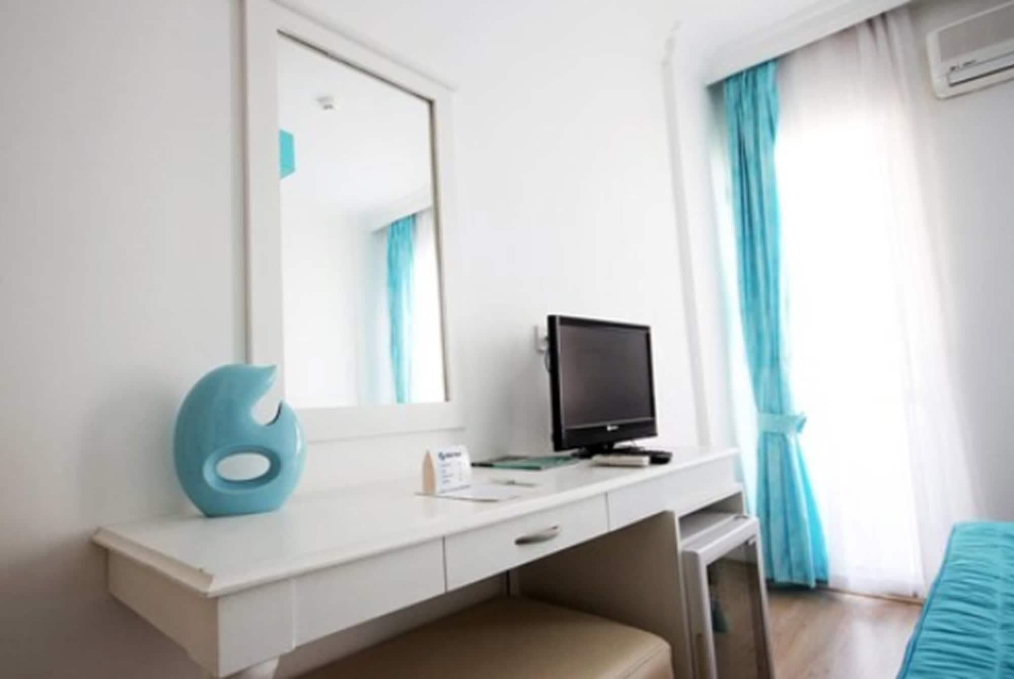Otel Yeni Чесме Екстериор снимка