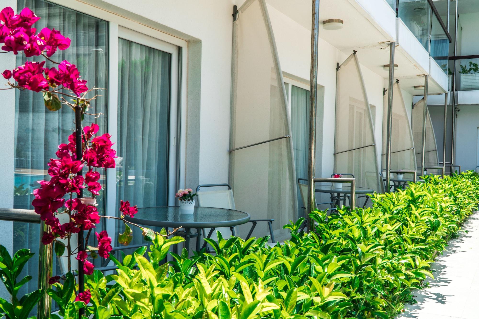 Otel Yeni Чесме Екстериор снимка