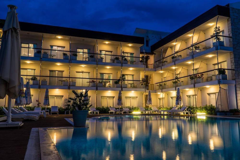 Otel Yeni Чесме Екстериор снимка