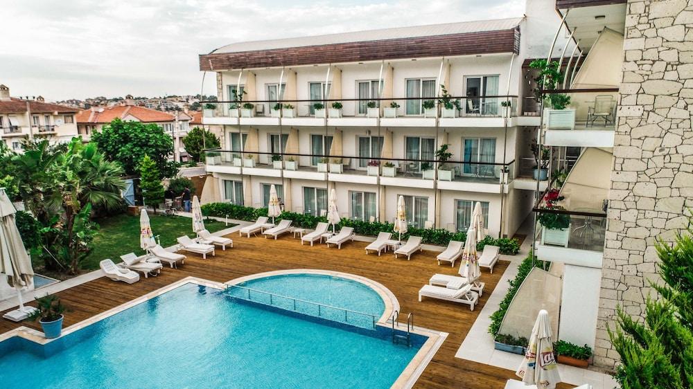 Otel Yeni Чесме Екстериор снимка