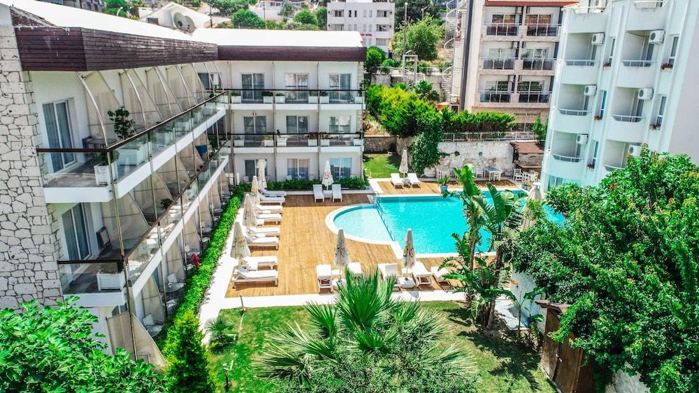 Otel Yeni Чесме Екстериор снимка
