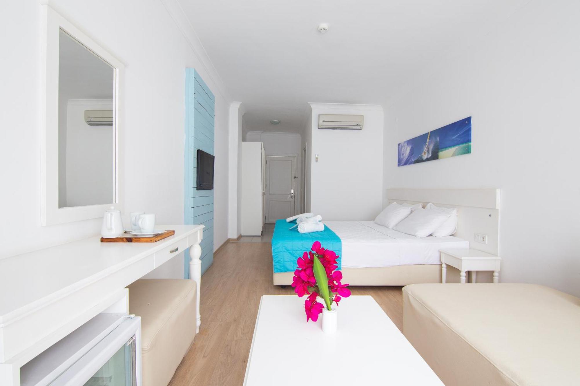 Otel Yeni Чесме Екстериор снимка