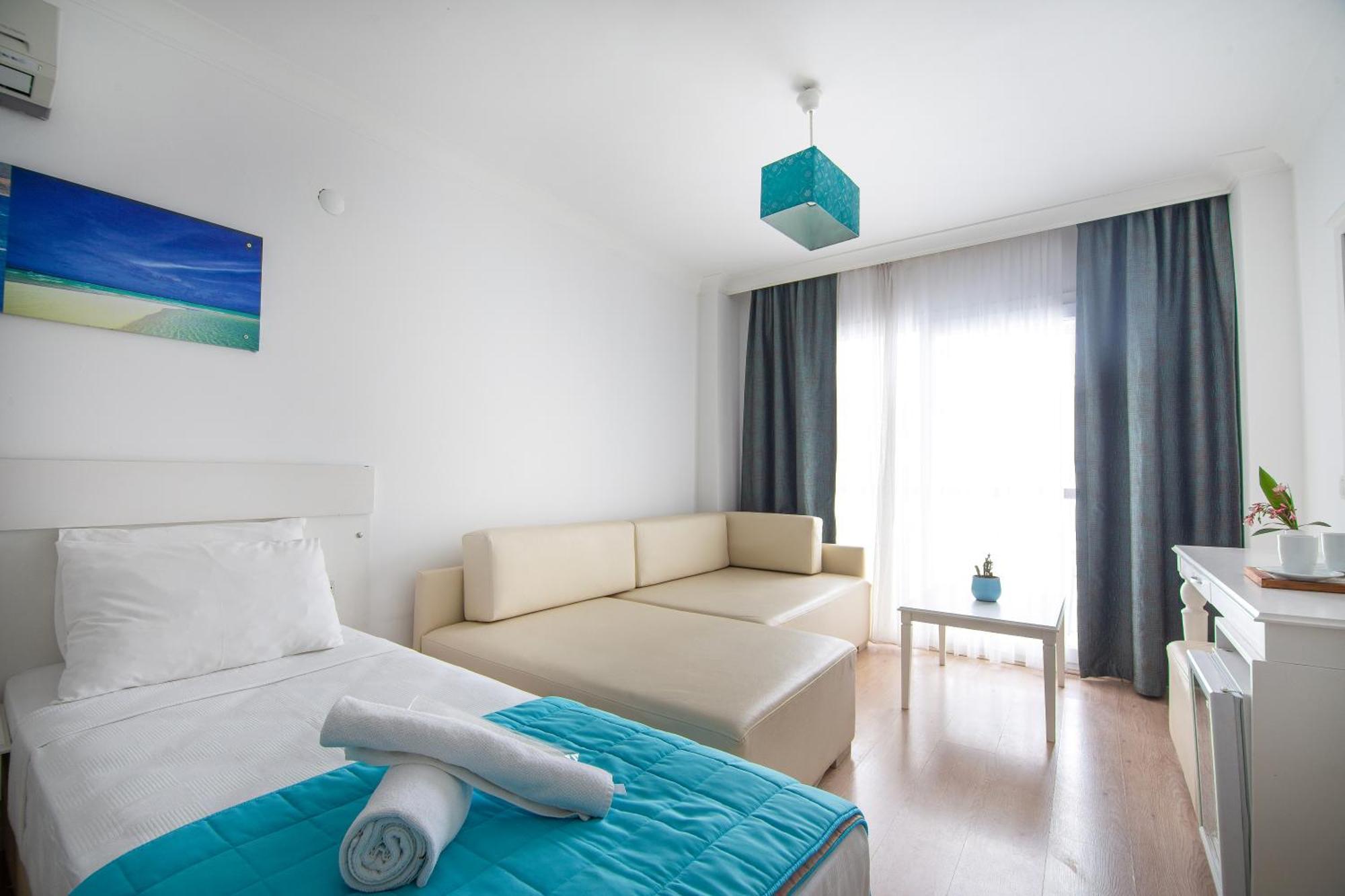 Otel Yeni Чесме Екстериор снимка
